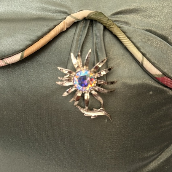 Two Unique Accent Pillows Aurora borealis Brooches & Ribbon Embroidery accents - Picture 9 of 9